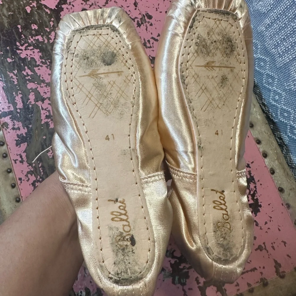 TIEJIAN Pointe ballet shoe women’s Teen size 41 (9.5-10.5)